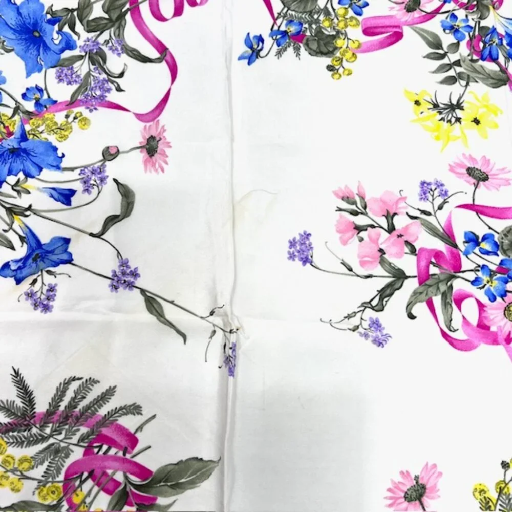 NINA RICCI PARIS  100% SILK SCARF  34